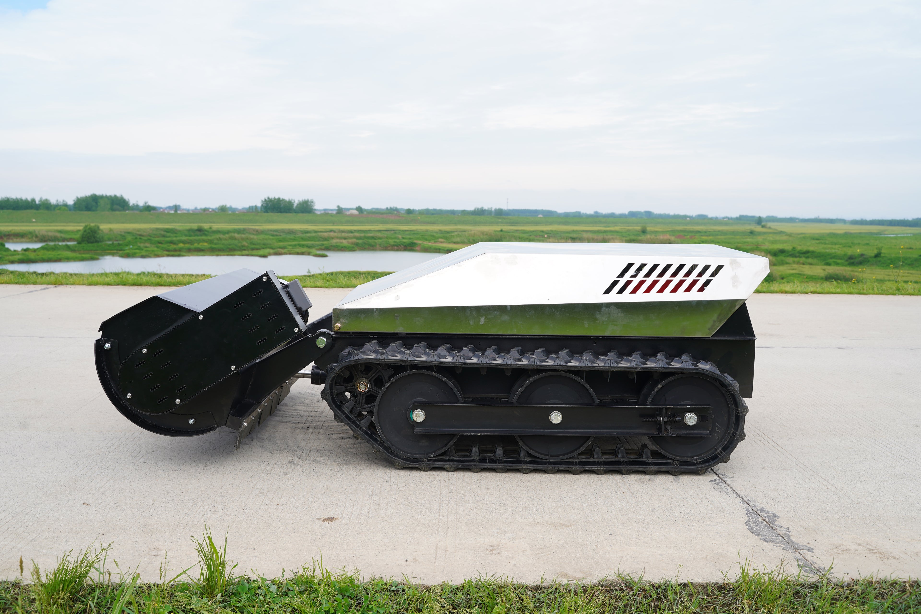 FP1000 Hybrid Electric 5Kwh with Petrol Generator Remote Control Flail Mulcher