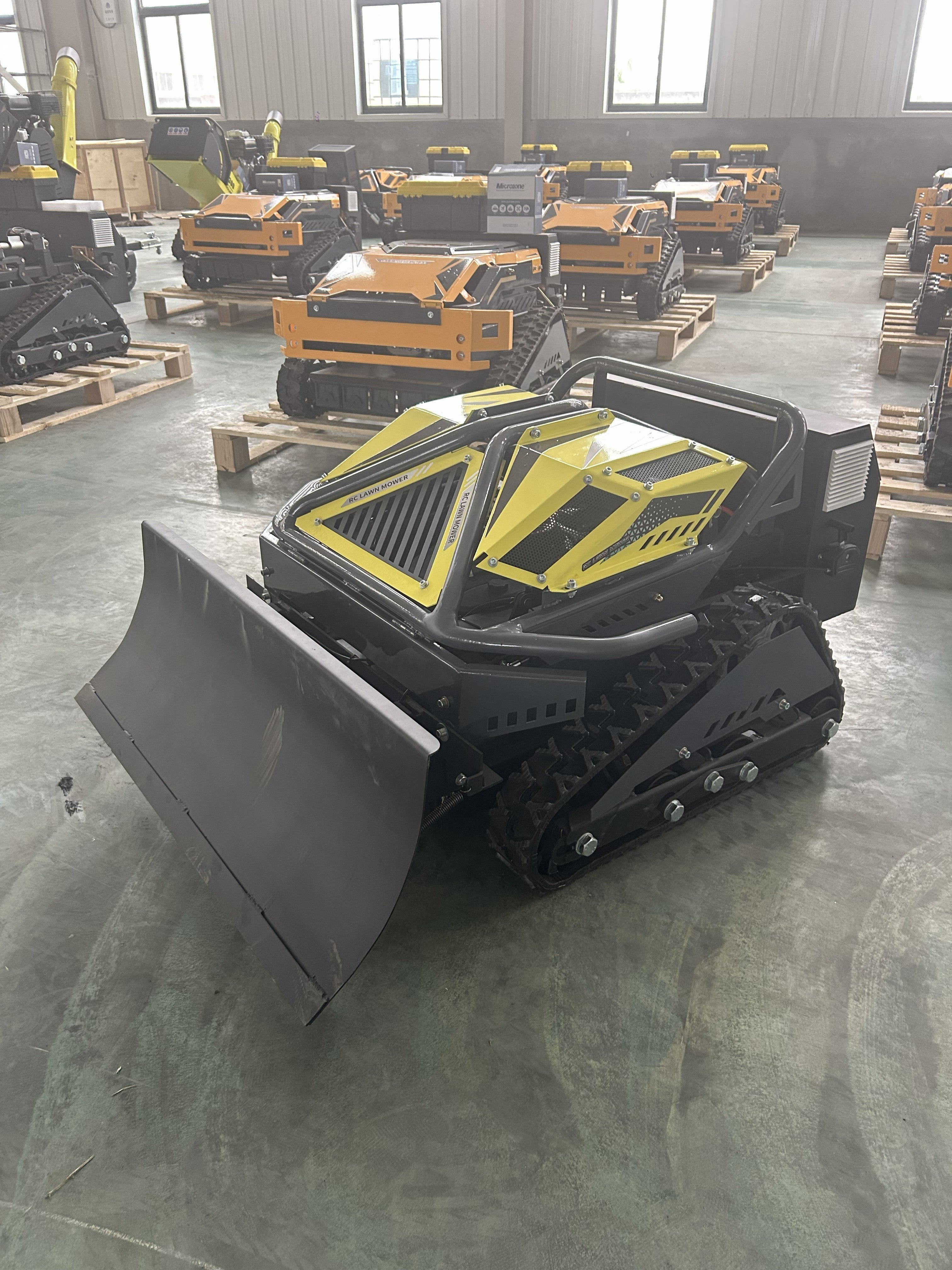 RM500 225cc Petrol Engine Remote Control Rotary Mower