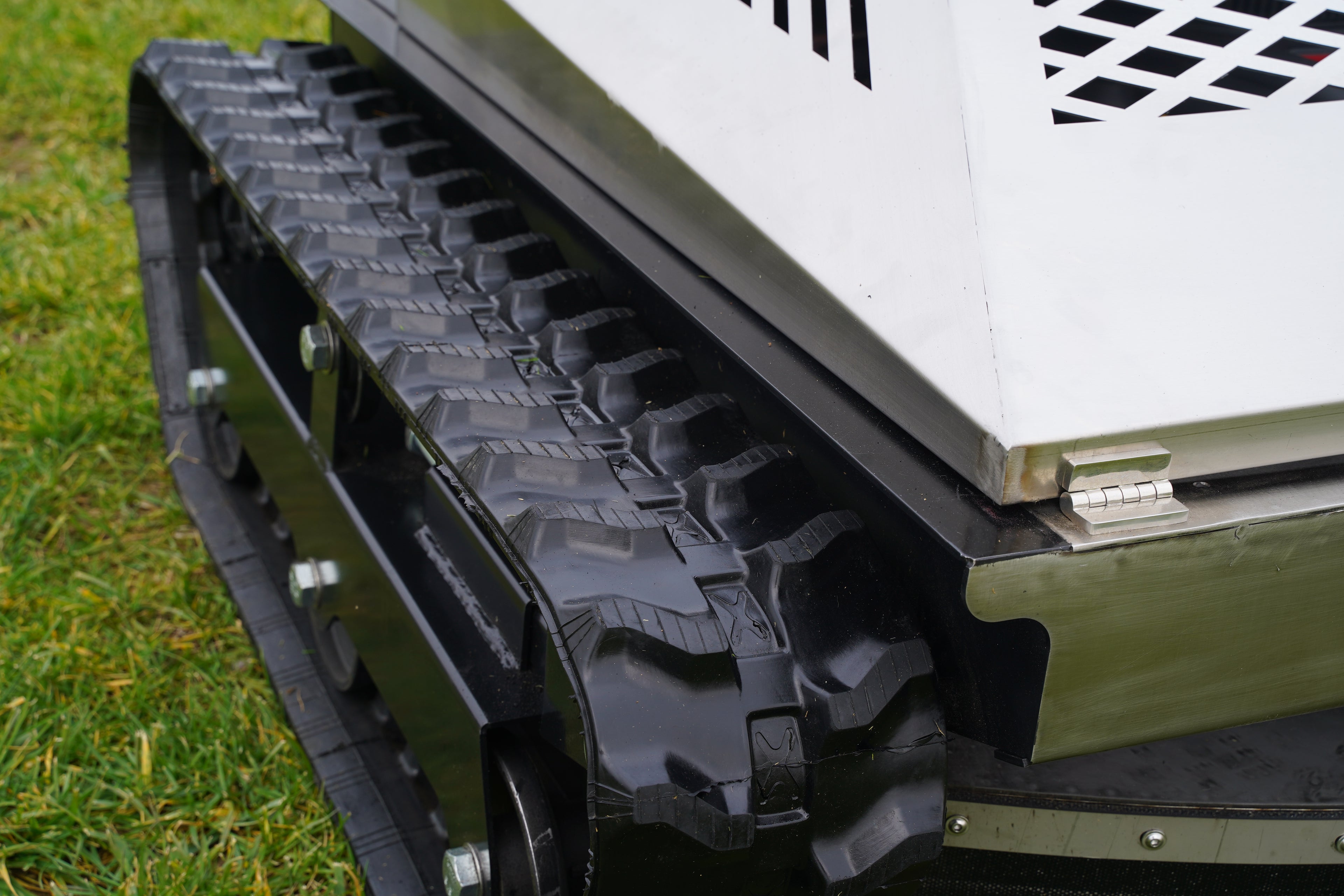 RS1000E 17Kwh Lithium-ion Battery Full Electric Remote Control Rotary Slashing Mower