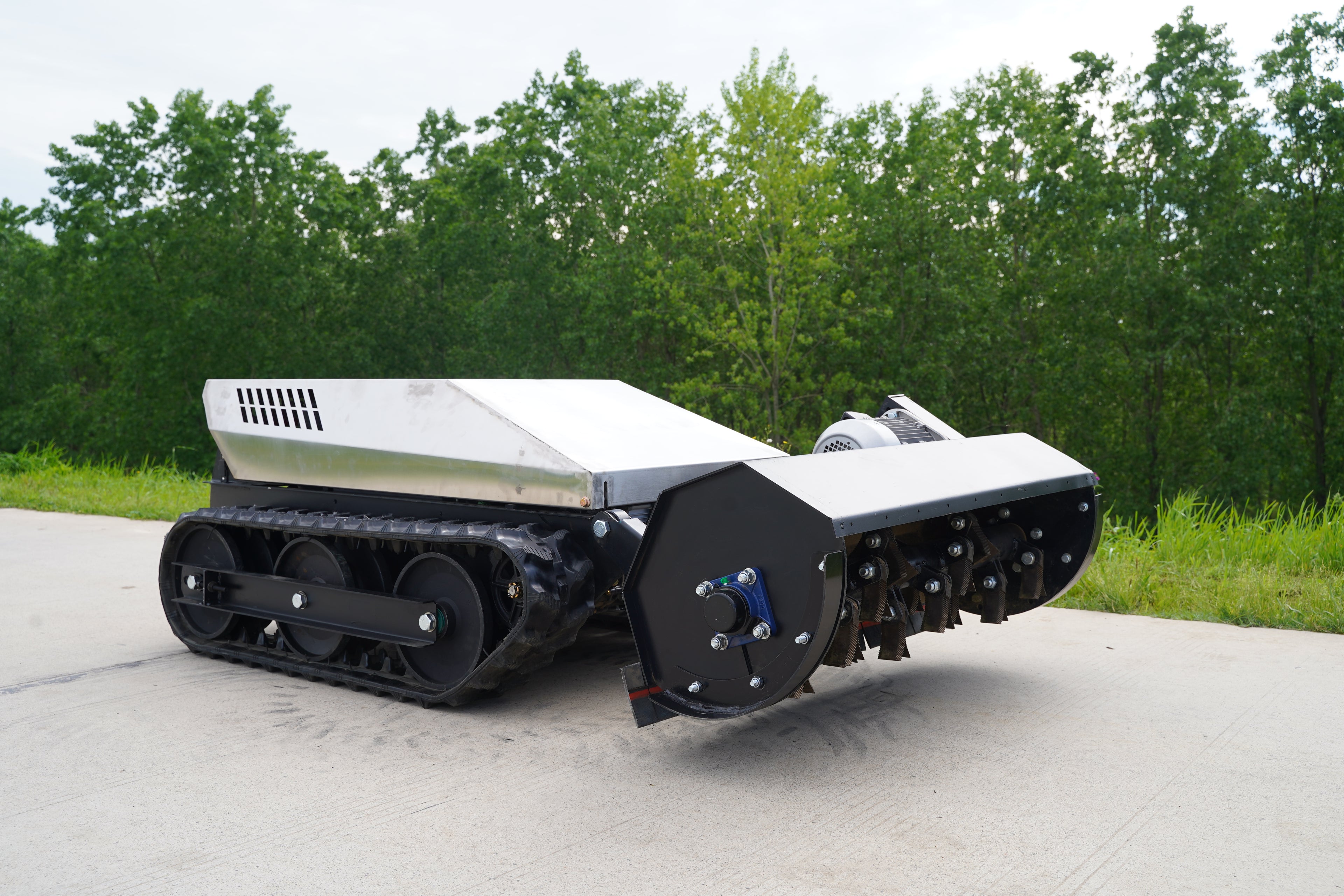 FP1000 Hybrid Electric 5Kwh with Petrol Generator Remote Control Flail Mulcher